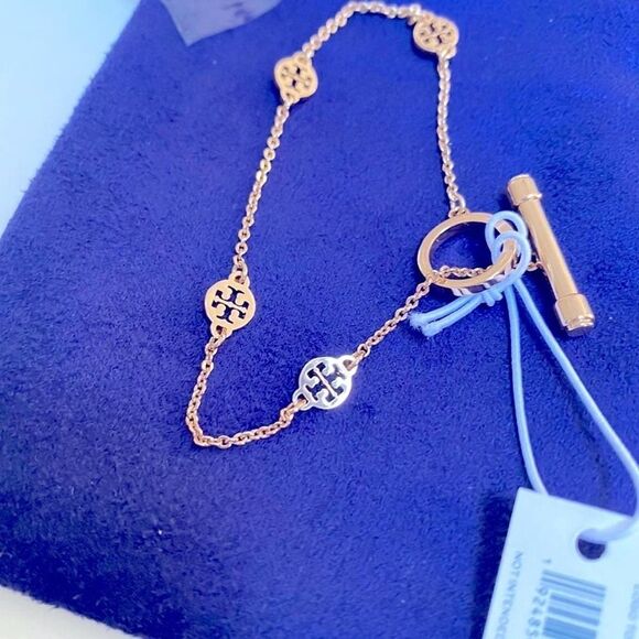 New Tory Burch Rose Gold Station Logo Toggle Bracelet - Picture 3 of 4